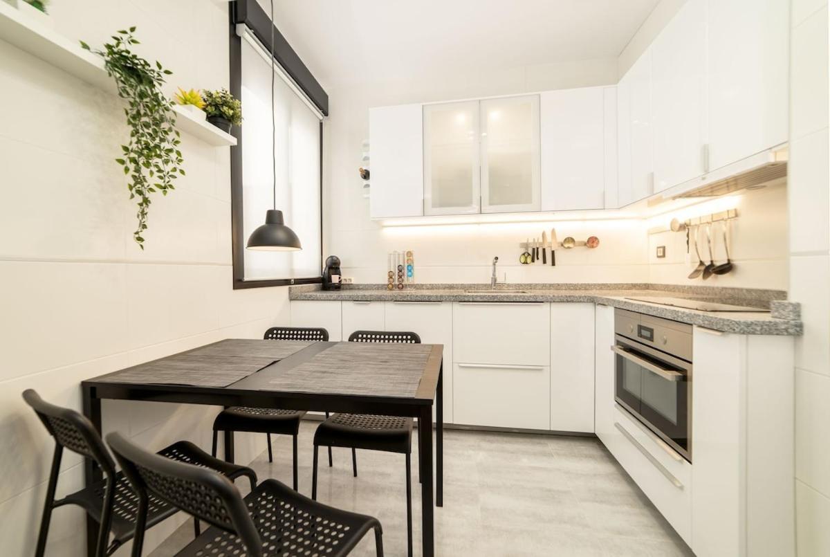 -Malagasunapts- Stylish City Centre Pool&Parking Exterior foto